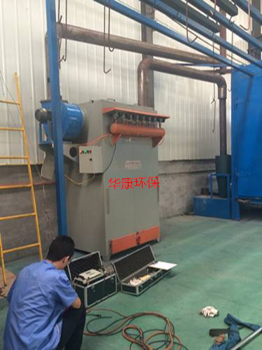 華康橡膠廠密煉機布袋除塵器正在被環保局人員檢測