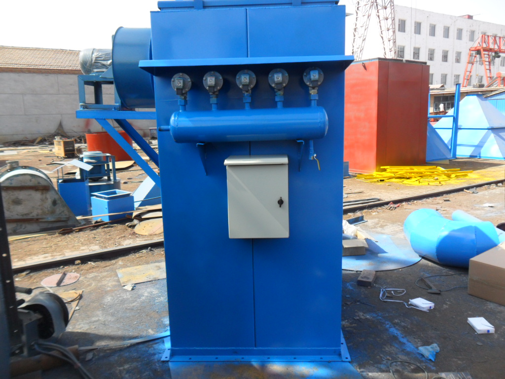 溫度低時，打保溫的脈沖布袋式除塵器圖