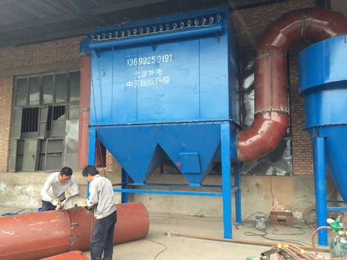 布袋除塵器的安裝現場正在施工