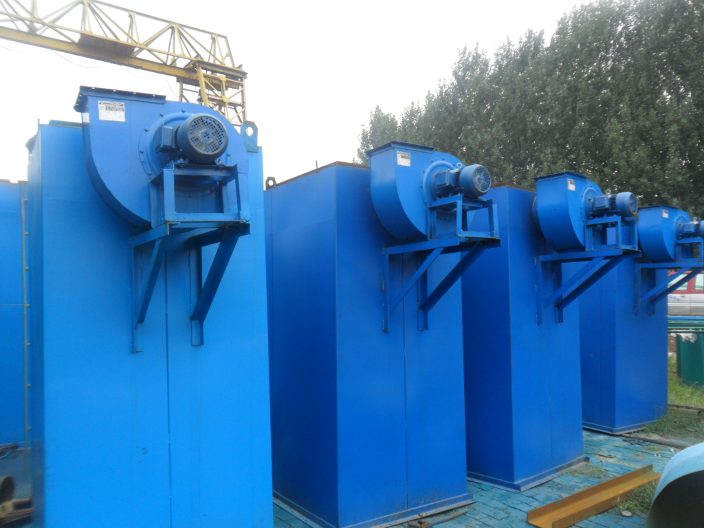 華康脈沖布袋倉頂除塵器現(xiàn)場